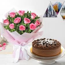 Amongst the best cakes that we have baked, red velvet cakes are the most ordered ones. Eggless Chocolate Cake With Pink Roses To Mumbai Free Shipping