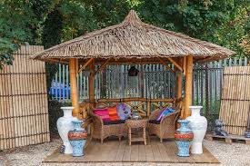 Sumatera, sumatra, jawa, kalimantan, sulawesi dll. 5 Desain Saung Bambu Unik Untuk Rumah Anda Solusiruma Com