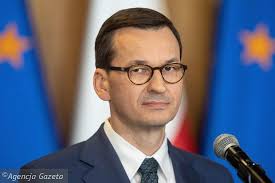 Do wpisu dołączono zdjęcia z wizyty premiera w szkole podstawowej w bielisze koło radomia, którą odwiedził we wtorek. Premier Kochamy Nasze Dzieci Jestesmy Z Nich Dumni