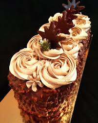Buche De Noel Au Caramel Et Poires Glacage Rocher Buche De Noel Au Caramel Buche De Noel Buche De Noel Poire Caramel