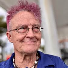 Built a small Aclam pedalboard for my SBUS. With the Surfytrem it covers  the full range of vintage Fender tones + harmonic and amplitude tremolo  (and tucks away that horrible PSU underneath).