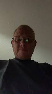 Robin Oakley's Instagram, Twitter & Facebook