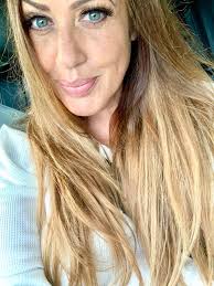 It's been a tough go of it here at Kiss and Makeup this year. I'm currently  not able to offer any in person services due to COVID-19. This has been a  crushing