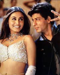 On The Sets Of Kabhie Khushi Kabhi Gham K3g Iamsrk This Movie Will Never Get Old 3 Vintage Bollywood Bollywood Celebrities Bollywood Girls