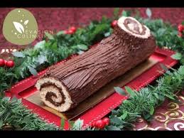 Réalisée sans œufs ni beurre, cette recette de bûche au chocolat est facile à faire et mettra tout le monde d'accord le soir du préparation de la bûche au chocolat et spéculoos pour 6 à 8 personnes : Buche Au Chocolat De Noel Facile Biscuit Roule Evasion Culinaire By Naouel Youtube