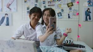 Both are then confronted with a life that is unimaginable for children of their age, life as parents. Movie Review Dua Garis Biru Kompasiana Com