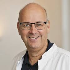 He provides care to patients who are experiencing problems within the brain, the spine, and peripheral. Gemeinschaftspraxis Boddeker Team