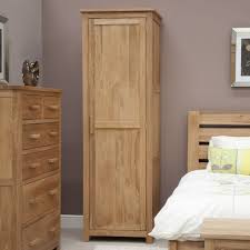 From elegant oak lamp tables to king size bed frames and wardrobes in a wide range of styles and sizes, we're sure to have just what you're looking. Oak Bedroom Furniture Quality Furniture For Life Oak Furniture Uk