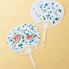 レクリエさんはinstagramを利用しています 絵の具を垂らすのが楽しい しずく模様うちわ 濃いめに溶いた絵の具を 筆先から垂らして水玉模様を描きましょう 色を組み合わせたり 貼り 絵でアレンジしてもいいですね ぽたぽた 手作りうちわ 夏 梅雨 風物詩