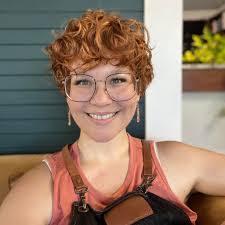 Kelly Bever's Instagram, Twitter & Facebook