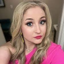 Amanda Suhay's Instagram, Twitter & Facebook