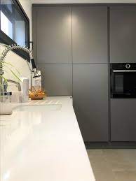 Maybe you would like to learn more about one of these? Cuisine Moderne Grise Mur De Rangement En 2020 Cuisine Moderne Cuisine Moderne Grise Cuisine Design Moderne