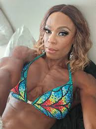 I hate how thin my Face gets 👽💀 I hit the Tampa Pro stage in less than  2hrs. Pray for me that I do my best. Still calm, focused, remember all my