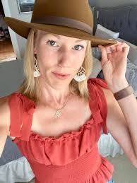 Jennifer Traynor's Instagram, Twitter & Facebook