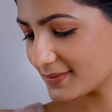 18K Gold Trinity Diamond Nose Pin