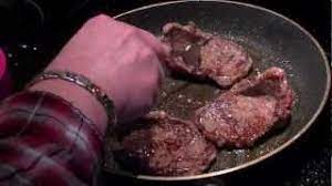 Who needs the expensive steakhouse when you have these delicious steak dinner ideas? Pan Fry Steak 4 Oz Chuck Steaks W Caramelised Onions Yum Youtube