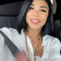 Gina Nuzzo's Instagram, Twitter & Facebook