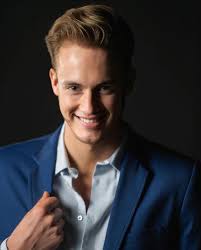 Lamar reminds me of this guy so much.