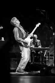 Live In San Diego With Special Guest Jj Cale Eric Clapton S Live In San Diego With Special Guest Jj Cale Is A Live Album From The 2007 Tour Featuring Jj Cale Doyle Bramhall Ii Musica Guitarras Greatest
