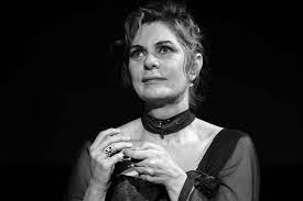 Γράφτηκε ο τραγικός επίλογος για την αγαπημένη ηθοποιό, χρύσα σπηλιώτη αφού την κυριακή ταυτοποιήθηκε η σορός της. Brabeio Gia Neoys 8eatrikoys Syggrafeis Xrysa Sphliwth Nostos Radio 100 6