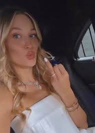 Zu ihrem leben gehören außerdem noch baby payten und hund django. Mandy Bork Hat Endlich Geheiratet Diese Stars Gratulieren Promiflash De