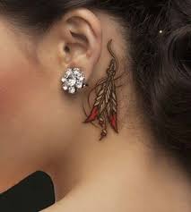 Kulak Arkasi Kizilderili Tuy Dovmesi Behind Ear Native Amrican Feather Tattoo Kulak Arkasi Dovmeler Dovme Kulak