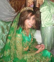 من جهةٍ أخرى، خرجت إبتسام بطمة شقيقة الفنانة المغربية دنيا بطمة إلى الحرية، وذلك بعد فترة على سجنها بتهمة التورط في تسيير حساب حمزة مون بيبي. Ø¯Ù†ÙŠØ§ Ø¨Ø·Ù…Ø© Ù‚Ø¨Ù„ ÙˆØ¨Ø¹Ø¯ Ø¹Ù…Ù„ÙŠØ§Øª Ø§Ù„ØªØ¬Ù…ÙŠÙ„ ØµÙˆØ±