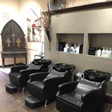 Sit Back And Relax On The Comfortable Avant Backwashes At Oliver Twist Salon In Roanoke Va Myminerva Salon Decor Studio Salon Decor Beauty Salon Decor