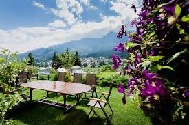 Oferte de cazare cu tichete si vouchere de vacanta, recomandari si comentarii in hoteluri, pensiuni, vile, cabane si case de vacanta aflate in orase, statiuni si oferim spre închiriere apartamente lux cu 2 camere,in cartierul rezidențial avantgarden 3 brașov. Super Reducere Sejur Busteni 5 Nopti Cazare La Hotel Silva De La Doar 99 Euro Persoana Reduceri Turism