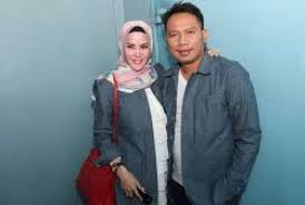 Vicky prasetyo bingung jelaskan ke benzema usai dituding setting kalina. Kisah Hidup Playboy Vicky Prasetyo Dibuat Film Republika Online