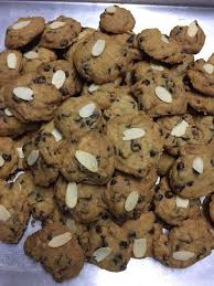 Resepi biskut badam coklat adalah resepi biskut raya 2020 tanpa oven. Resepi Biskut Choc Chip Ala Famous Amos Confirm Jadi Gaul Pakai Senduk Je