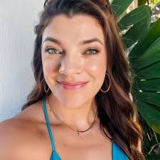 Amber Mayer's Instagram, Twitter & Facebook