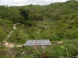 Sistem pompa ini pada umumnya tanpa menggunakan baterai dan bekerja selama ada sinar matahari. Pengadaan Air Bersih Dengan Sistem Pompa Air Tenaga Surya Enerbi