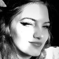 Lola Medrano's Instagram, Twitter & Facebook