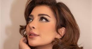 أصالة تتغزل في صورتها بالمرآة بعد عملية التجميل: أنا مهبولة على حالي  (فيديو) | خبر | في الفن