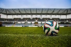 Les caractéristiques sont définies par la loi 1 du football de la fifa. Quelle Est La Taille D Un Terrain De Football Guide Complet