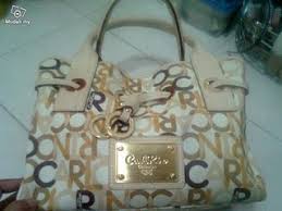 Tapi apa2 pun, saya kasi peluang untuk diri saya mengguna jenama cr pulak. Kasut Dan Handbag Carlo Rino Let S Dance Together
