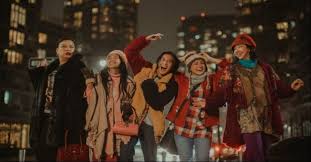 Flashdisk itu berisi bukti rekaman video roy. Sinopsis Film Ali Ratu Ratu Queens Sebuah Pencarian Tentang Arti Keluarga