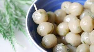Letakkan cilok dalam mangkuk, siram dengan saus kacang. Resep Cilok Kenyal Bumbu Kacang