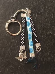 Porte Cle Bleu Dauphin Plastique Fou De La Boutique Delcreacie Sur Etsy Etsy Personalized Items Keychain