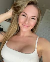 Jacquelyn Hahn's Instagram, Twitter & Facebook