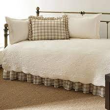 The bed is wide so ideal for couple or couple with kid. Twin 5 Piece Daybed Quilt Set With Scalloped Edges In Ivory Cream White Beige Fastfurnishings Com