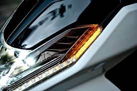 將led方向燈與導光條做結合 打造出獨特的車燈設計 car door scooter car