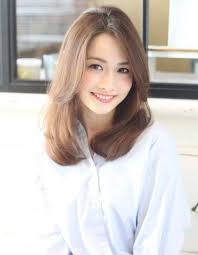 Model potongan rambut satu ini terinspirasi dari potongan rambut kaisar roma, julius caesar yang memiliki model rambut bergelombang. 7 Model Rambut Layer Sebahu Kekinian Sesuai Bentuk Wajah Womantalk Com Line Today
