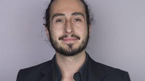 El fuego es la poesía y ésta es el origen de la vida”: el colombiano Javier  Osuna presenta 'Cartas de ceniza'