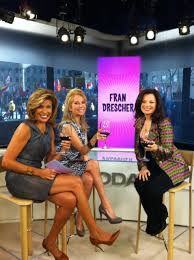Credit goes to our fellow youtuber and news clip connoisseur pacino718 for providing this clip and the throwback ones that follow. Female Tv Newscasters And The Sleeveless Sheath Dress