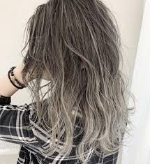 髪型 髪色 ヘアカラー ヘアスタイル トレンド 外国人風 透明感 小顔 人気 グラデーションカラー インナーカラー ハイライトカラー バレイヤージュ ホワイト アッシュ シルバー ヘアスタイル ロング ヘアカラー 髪 色