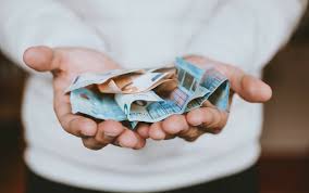 Salariul minim brut pe economie se va majora cu 16% de la 1 februarie 2017, iar angajatorii care nu vor creste remuneratiile corespunzator vor fi amendati, se la un salariu minim brut pe economie de 1.450 de lei, patronul ar urma sa suporte, cu tot cu contributiile sociale de pe partea angajatorului. Salariul Minim Pe Economie In Olanda Cat Pot CaÈtiga Robin