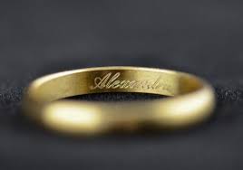 This beautiful women's wedding ring features a rose pattern hand engraved all the way around the yellow gold band, accented by contrasting polished and sandblasted finishes. Metal Engraving Gravotech