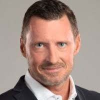 400+ profilů „Ravey“